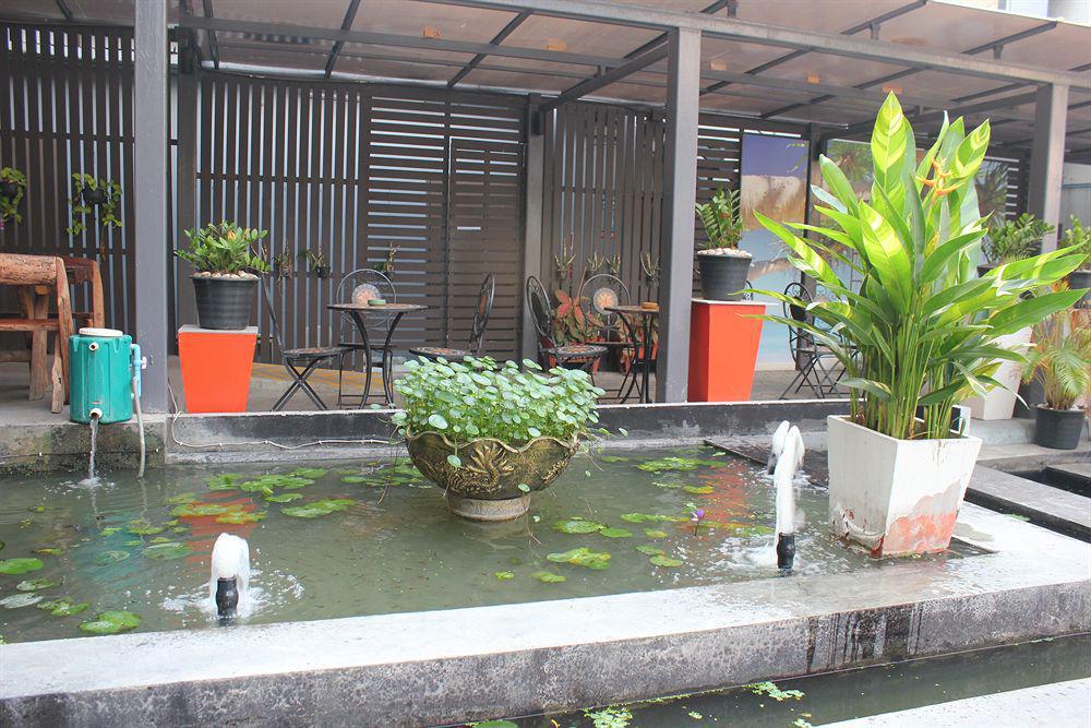 D Varee Xpress Makkasan Hotel Бангкок Экстерьер фото